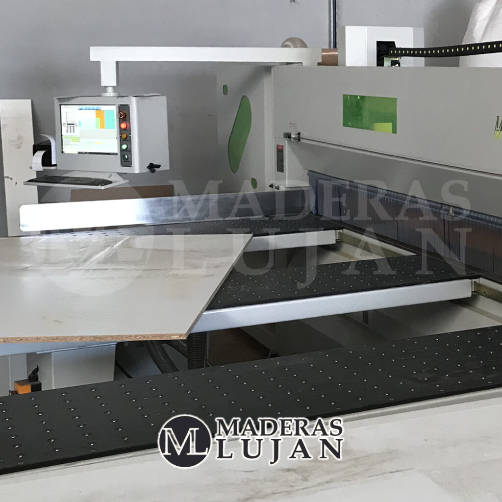 maderas-lujan-seccionadora-horizontal-cnc